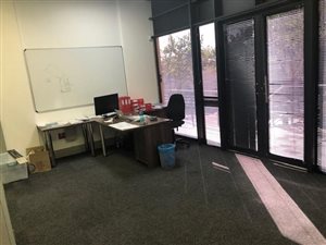 300 m² Commercial space in New Town Centre