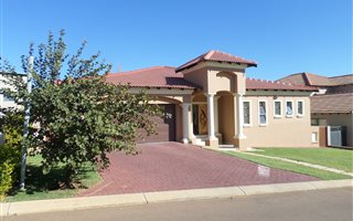 4 Bedroom House in Boardwalk