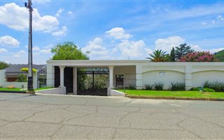 7 Bedroom House in Mondeor