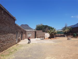 300 m² Industrial space in Graaff Reinet