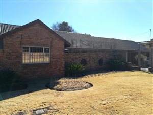 4 Bed House in Edelweiss
