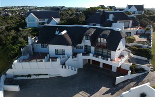 5 Bedroom House in St Francis Bay
