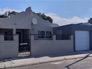 3 Bed House in Mitchells Plain Central
