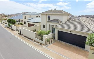 4 Bedroom House in Big Bay