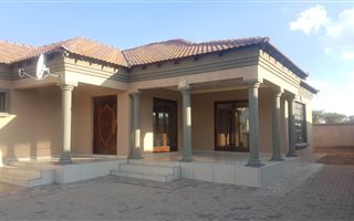 3 Bedroom House in Serala View