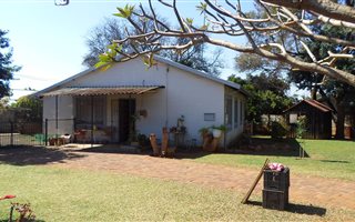 3 Bedroom House in Geelhoutpark