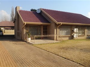 4 Bed House in Three Rivers