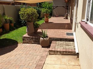 4 Bedroom House in Glen Marais