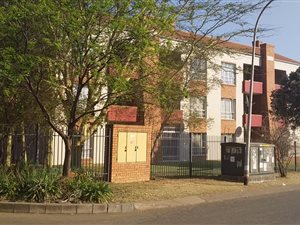 3 Bed Apartment in Waterkloof Glen