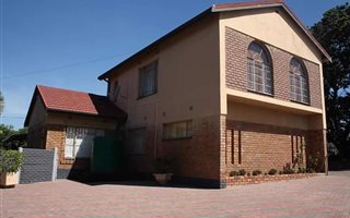 4 Bedroom House in Nelindia