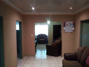 2 Bed House in Etwatwa