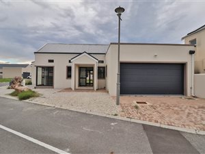 3 Bed House in Sandbaai