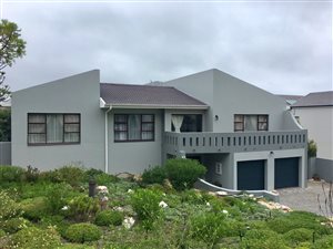 4 Bed House in Hermanus Heights