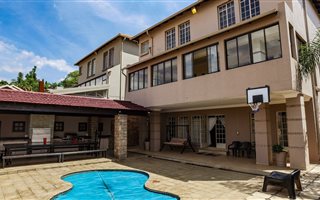 5 Bedroom House in Waverley