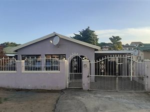 3 Bed Simplex in Shastri Park