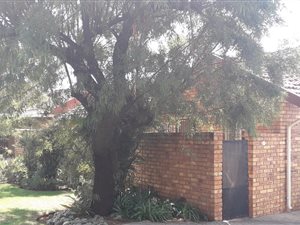 3 Bedroom Townhouse in Rooihuiskraal North