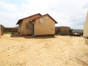 6 Bed House in Cosmo City