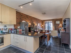 2 Bed Apartment in Onder Papegaaiberg