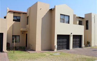 3 Bedroom Cluster in Dainfern