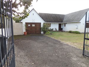 2 Bed House in Bergvliet