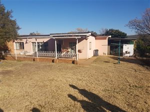 8.7 ha Farm in Broederstroom