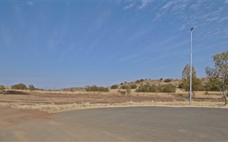 1161 m² Land available in Somerton Estate