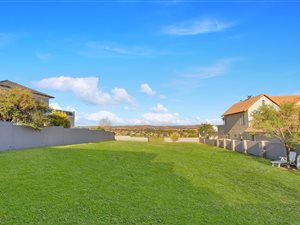 967 m² Land available in Eagle Canyon Golf Estate