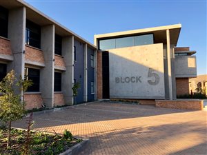 135 m² Commercial space in Tijger Valley and surrounds