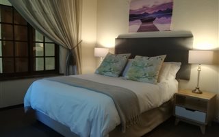 1 Bedroom Garden Cottage in La Rochelle