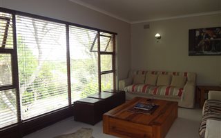 5 Bedroom House in Onder Papegaaiberg