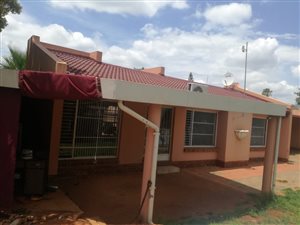 2 Bed House in Doornpoort and surrounds