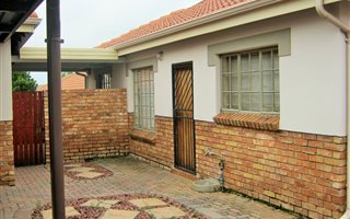 3 Bedroom Simplex in Amberfield Manor