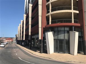 900 m² Office Space in Point Waterfront