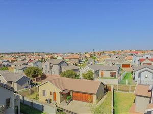 2 Bedroom House in Kosmosdal