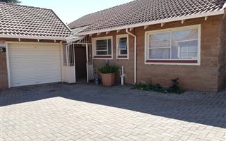 2 Bedroom Townhouse in Grobler Park