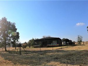 1.4 ha Farm in Golf View