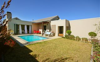3 Bedroom House in Kelderhof Country Village