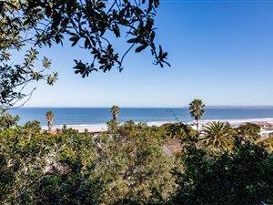 872 m² Land available in Outeniqua Strand
