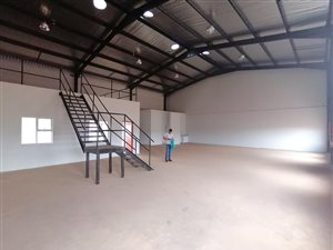 805 m² Industrial space in Monavoni