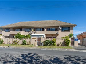 2 Bed Apartment in Parow Central