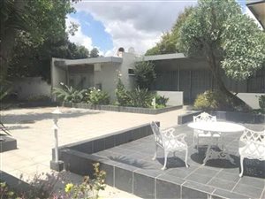 4 Bedroom House in Aston Manor