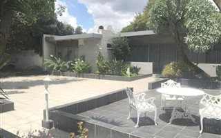 4 Bedroom House in Aston Manor