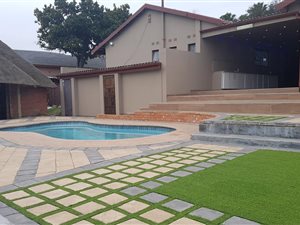 Commercial space in Arboretum