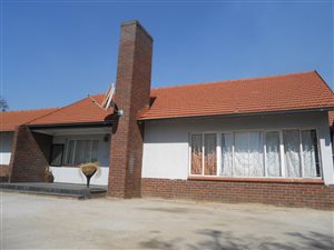 800 m² Commercial space in Witbank Central