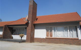 800 m² Commercial space in Witbank Central