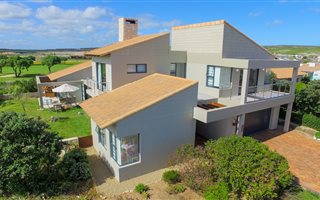3 Bedroom House in Langebaan Country Estate