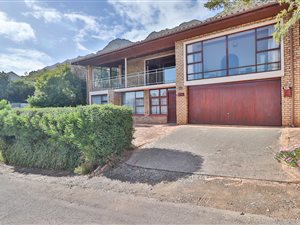 4 Bed House in Mountainside