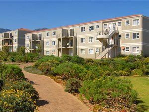 2 Bedroom Apartment in Sir Lowrys Pass