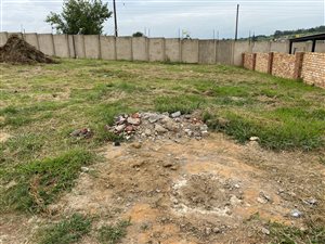 310 m² Land available in Clayville East