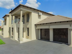 4 Bedroom House in Doornpoort and surrounds